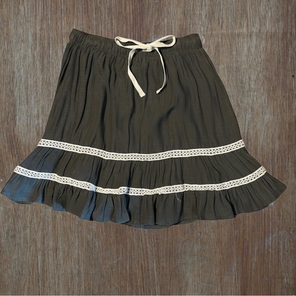 SALE!! Umgee Dark Olive Skater Skirt with White Trim - Picture 2 of 3